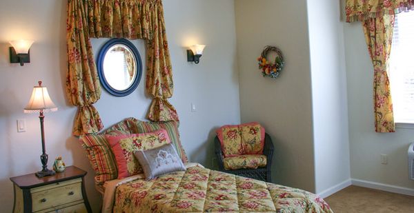 Monterey Lodge - image 1