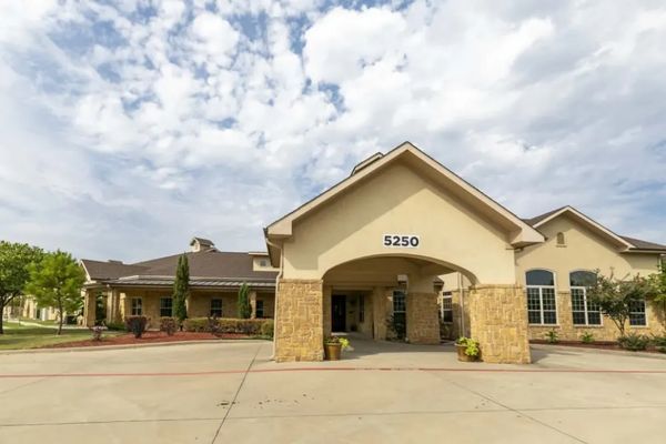 Lakeshore Assisted Living and Memory Care - image 1