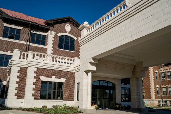 Meadowbrook Manor - Lagrange - image 1