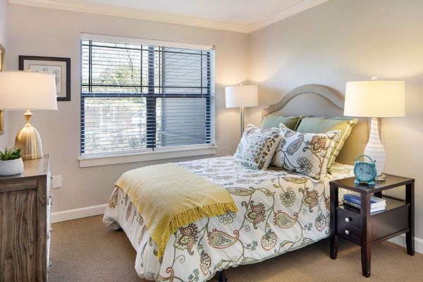 Ivy Park at Oakland Hills - image 1