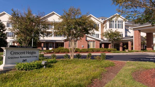 Holiday Crescent Heights - image 1