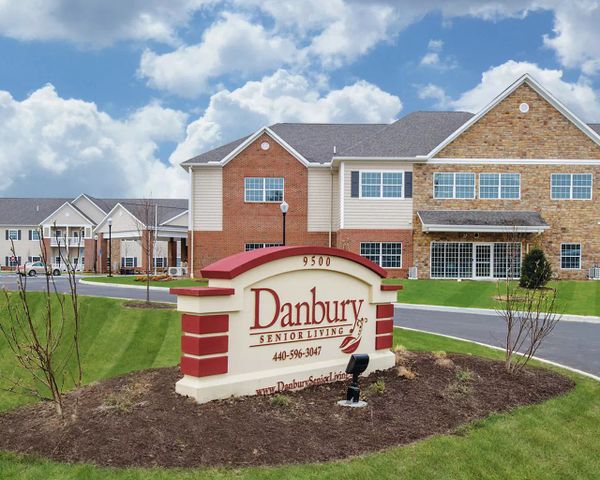 Danbury Broadview Heights - image 1