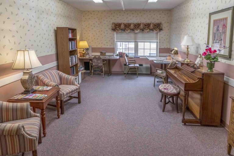 Holiday The Manor at Woodside, Poughkeepsie, NY 3