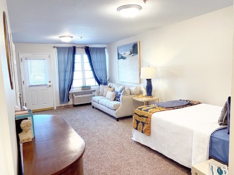 Colonial Oaks Senior Living at Leawood, Leawood, KS 2