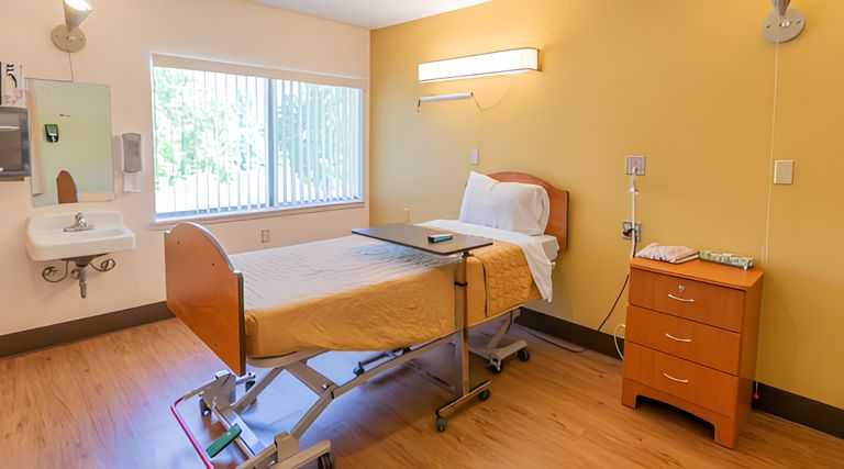 Royale Gardens Health & Rehabilitation Center, Grants Pass, OR 2