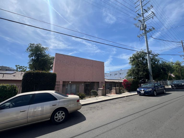 Golden Hills Retirement Ctr, Tujunga, CA 3