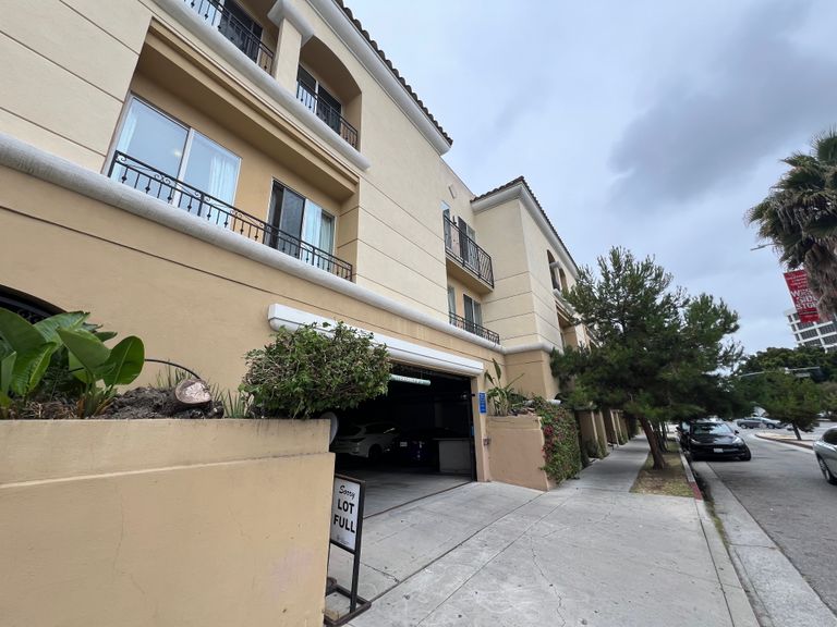 Beverly Hills Rehabilitation Centre, Los Angeles, CA 3