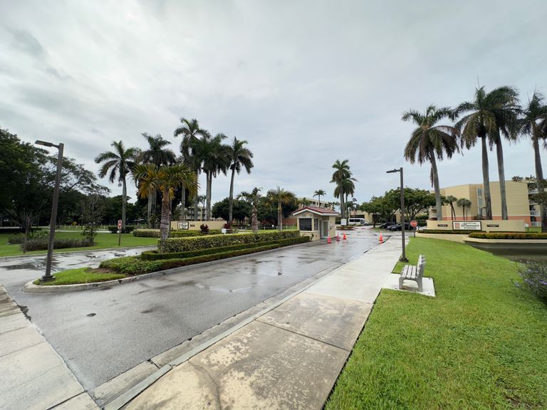 Five Star Premier Residences of Hollywood, Hollywood, FL 3