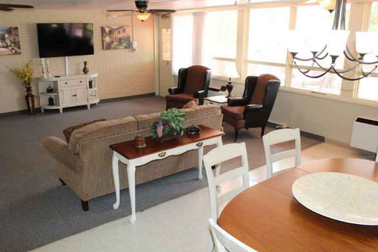 Staunton Health and Rehab Center, Staunton, IL 3