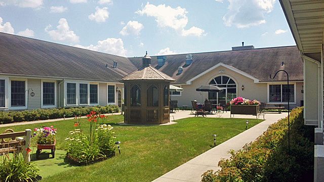 Liberty Court, Dixon, IL 3