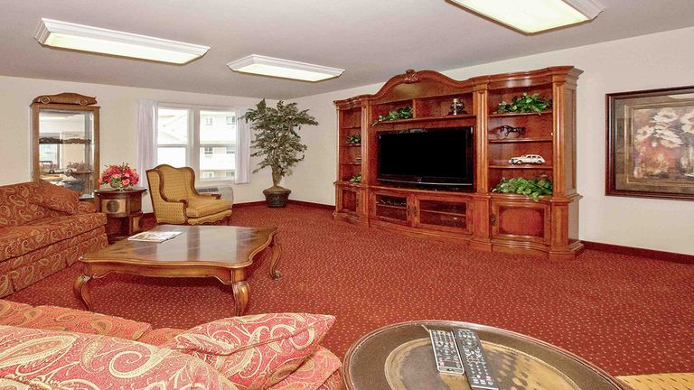 Holiday Rolling Hills Ranch, Omaha, NE 2