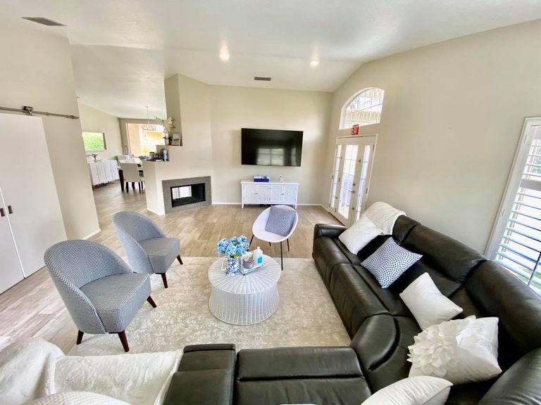 Emerald Rose Garden Inc., Palm Desert, CA 1