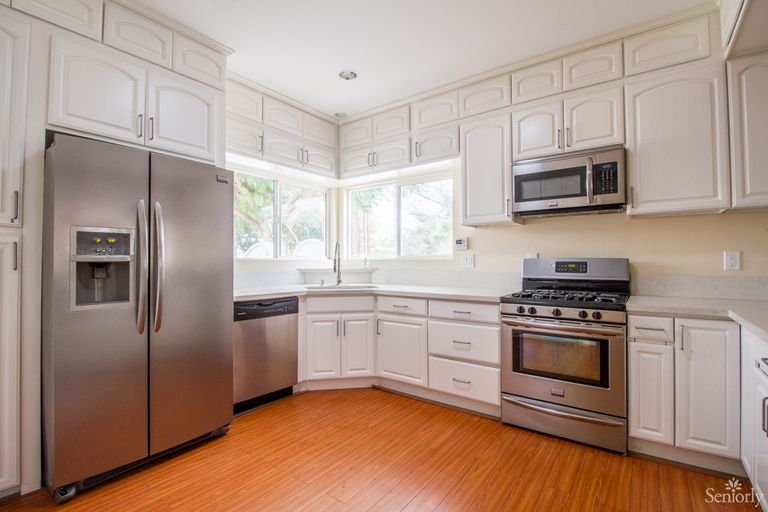 Clarendon Village 3, Lake Balboa, CA 3