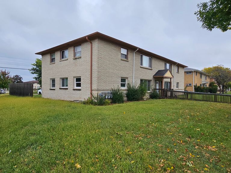 Latonyas House, Milwaukee, WI 3