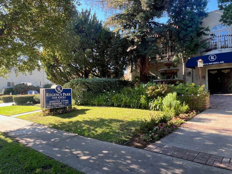 Regency Park Oak Knoll, Pasadena, CA 3