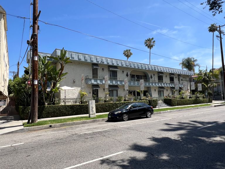 The Residences At Royal Bellingham, Valley Village, CA 2