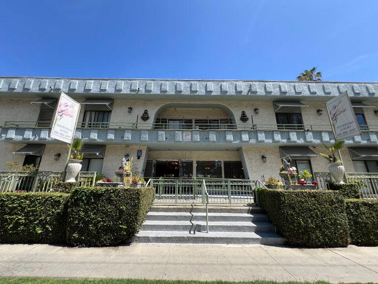 The Residences At Royal Bellingham, Valley Village, CA 3