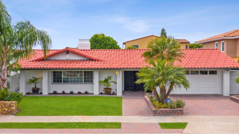 Beach Homes III, Costa Mesa, CA 1