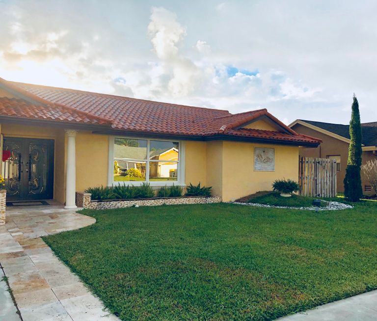 Golden Swan Of Boca - ALF, Boca Raton, FL 1