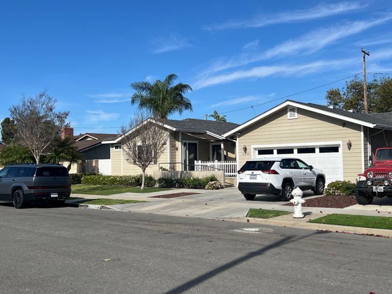 Beach Homes III, Costa Mesa, CA 3