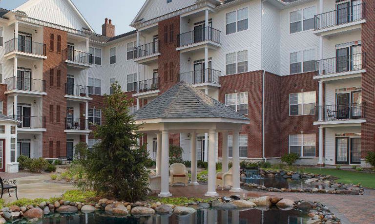 Waltonwood Lakeside, Sterling Heights, MI 1