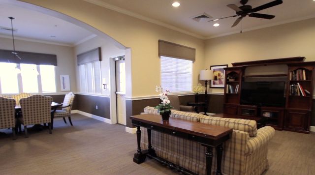 Colonial Oaks at Arlington, Arlington, TX 1