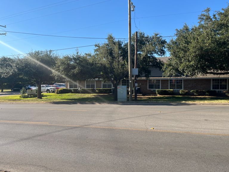 Cleburne Court, Cleburne, TX 3