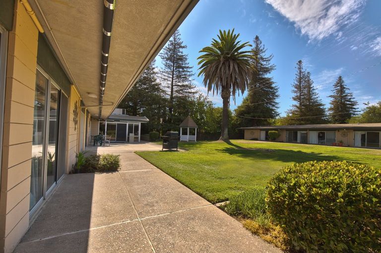 Windsor Elk Grove Care and Rehabilitation Center, Elk Grove, CA 1
