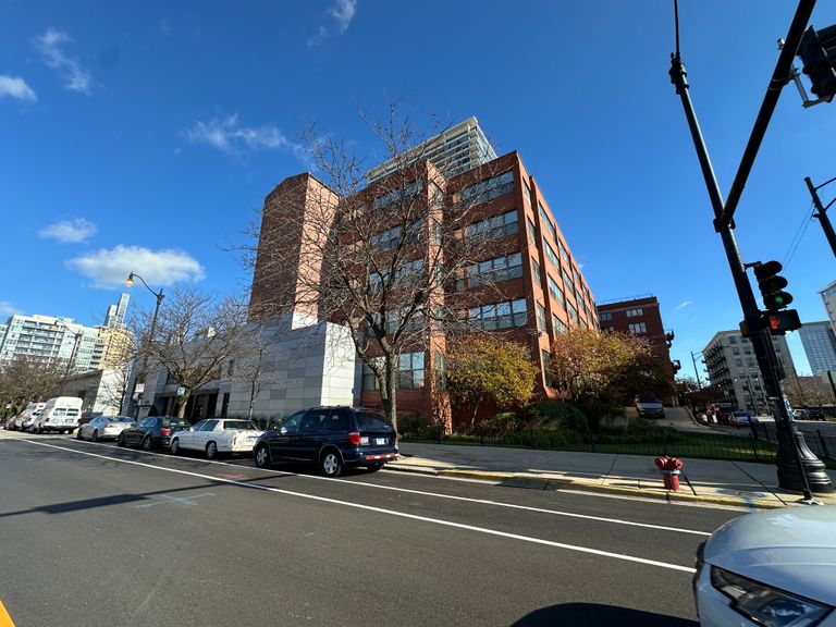 Warren Barr South Loop, Chicago, IL 3