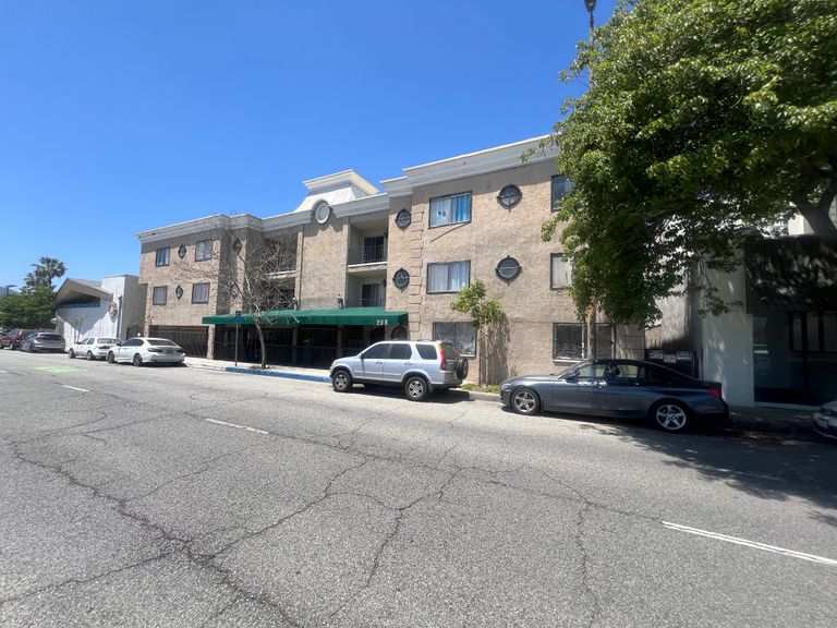 Los Feliz Gardens, Glendale, CA 3