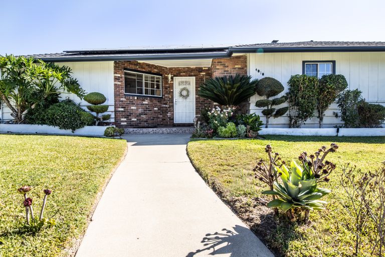 Gold Medal Senior Living Estates, Claremont , CA 3