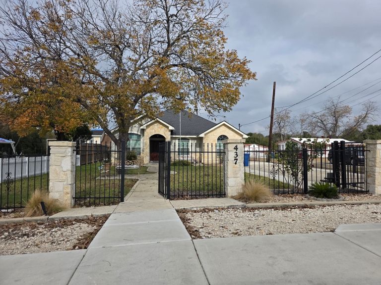 Country Living In The City, San Antonio, TX 3