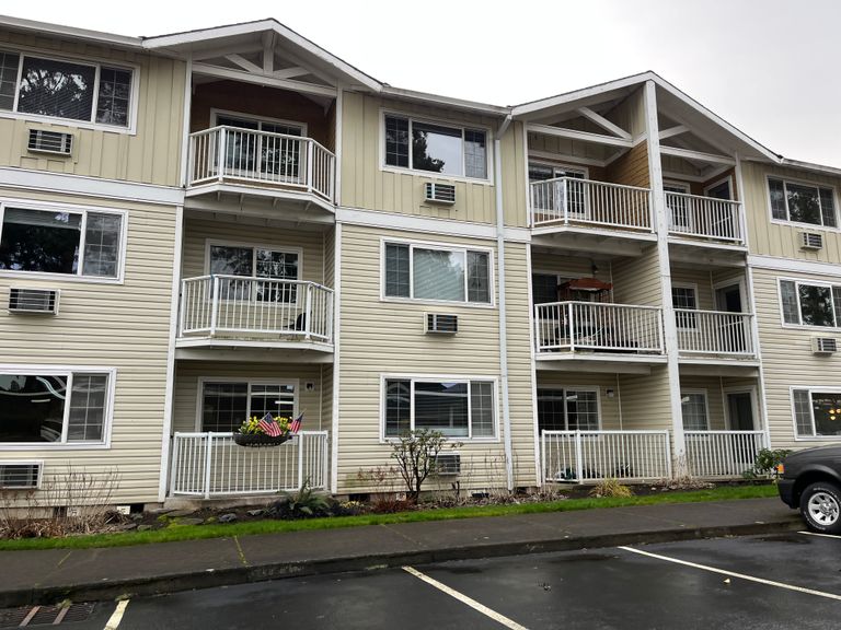 Courtyard Fountains, Gresham, OR 2
