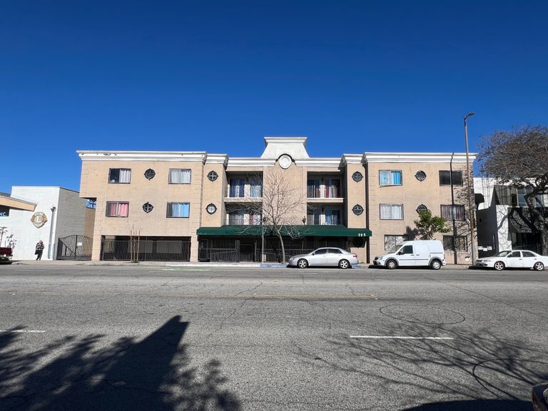 Los Feliz Gardens, Glendale, CA 2