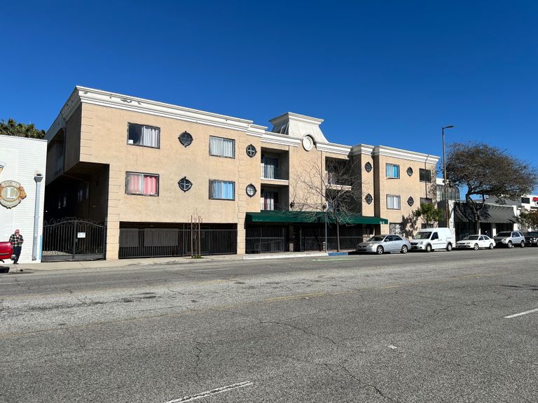 Los Feliz Gardens, Glendale, CA 3