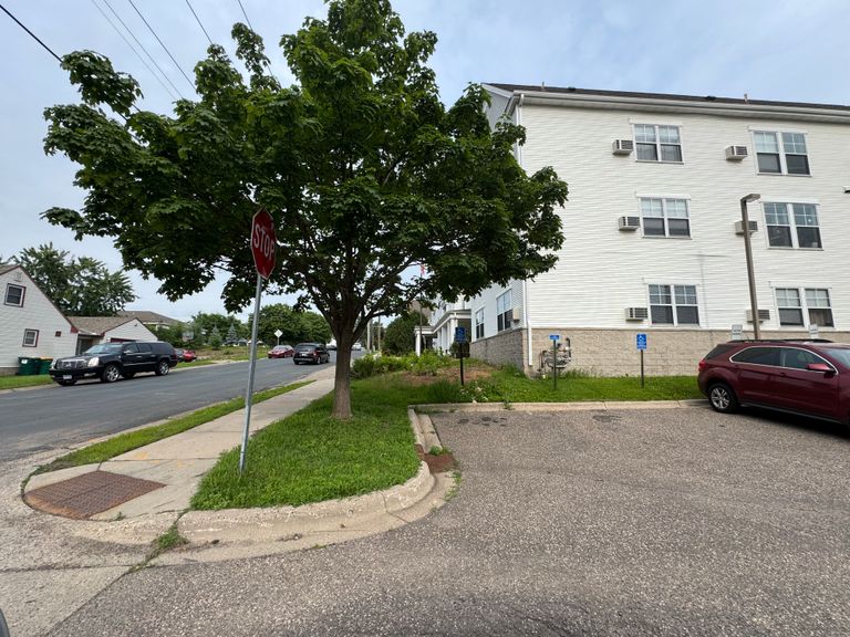 Crest View On 42nd, Columbia Heights, MN 3