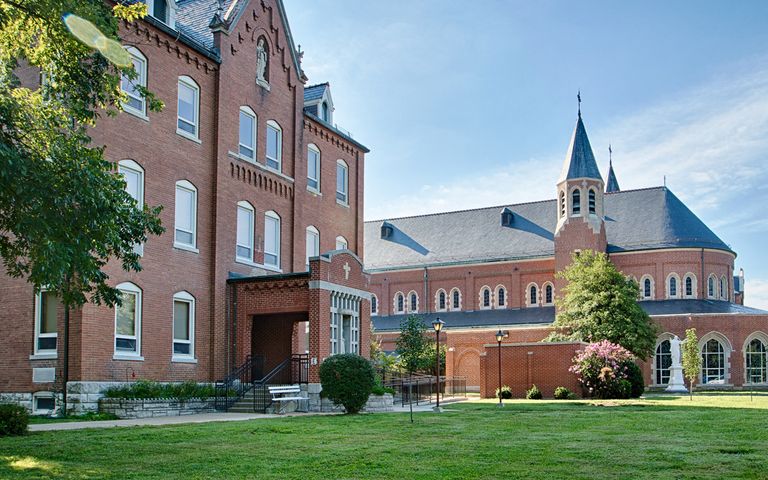 Mount Carmel Senior Living in O'Fallon, O'fallon, MO 1