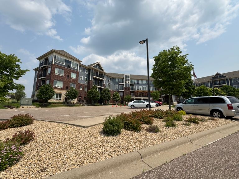 Eagan Pointe Senior Living, Eagan, MN 1