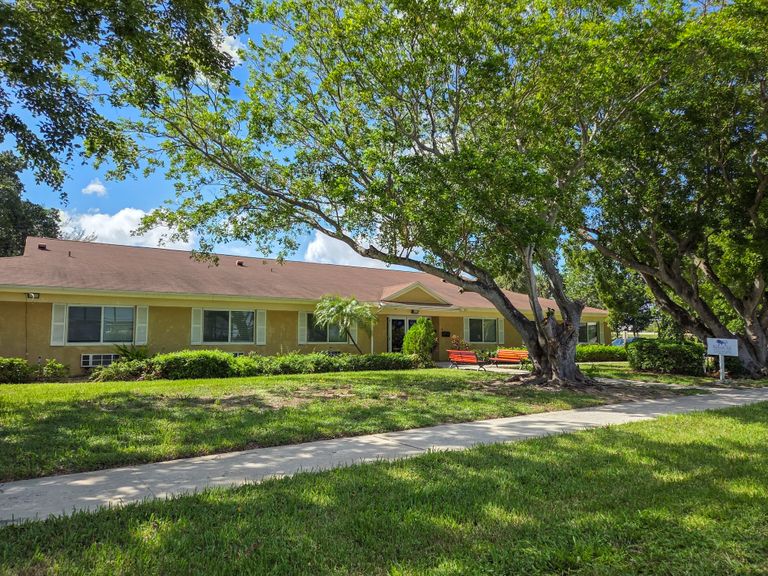 Parkside Inn, Boynton Beach, FL 3