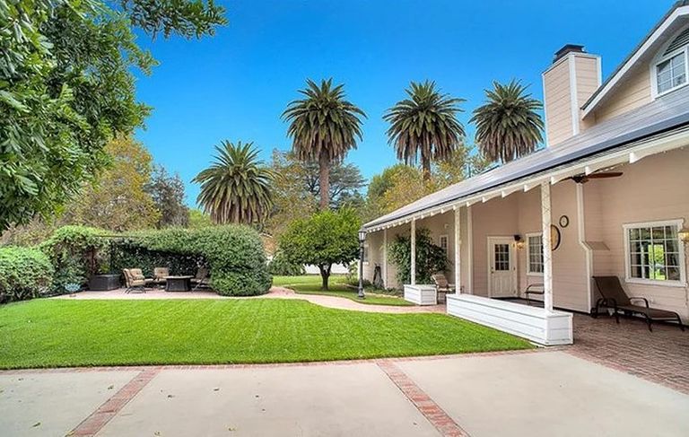 A Paradise In The Valley, Northridge, CA 1