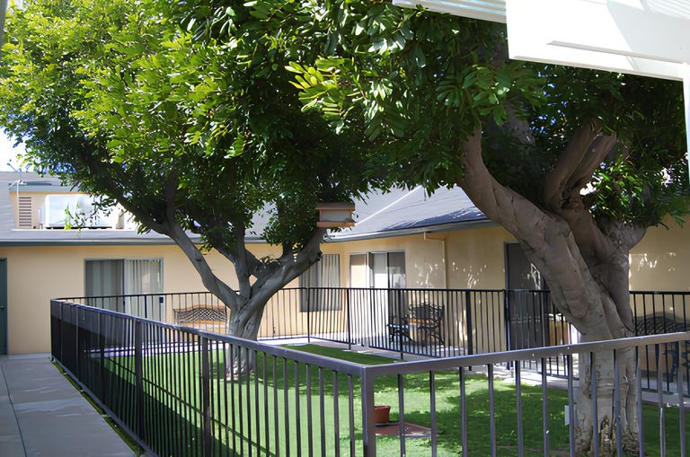 Lakewood Gardens Alzheimer's & Dementia Care, Downey, CA 3