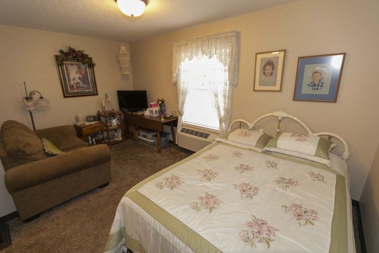 Paris Chalet, Paris, TX 2