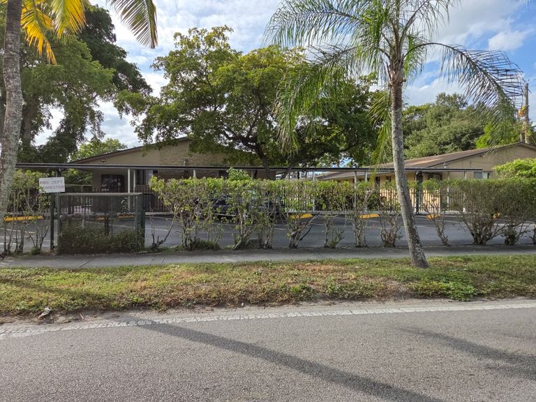 Avalon Park Retirement Residence, Hollywood, FL 3