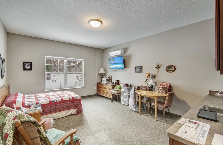 Suite Living Senior Care - North St. Paul, North St Paul, MN 2