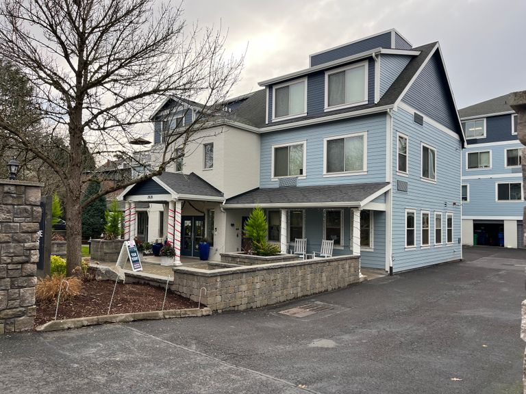 Hawthorne Gardens, Portland, OR 3