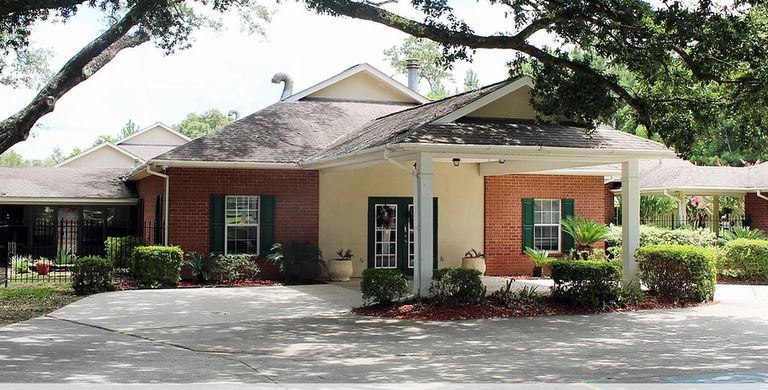 Village in the Oaks Apartment - CLOSED, Covington, LA 1