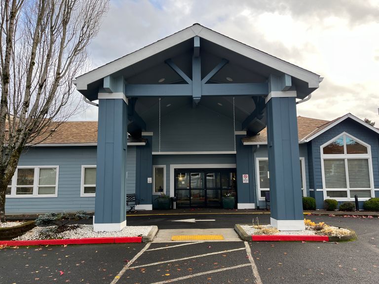 Atrium At Mc Loughlin Place, Oregon City, OR 1