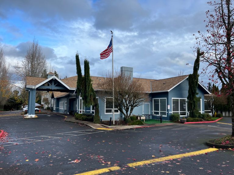 Atrium At Mc Loughlin Place, Oregon City, OR 3