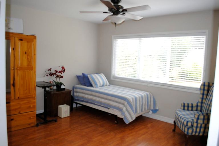 Brighten Cottages - Greenbrier, Long Beach, CA 3