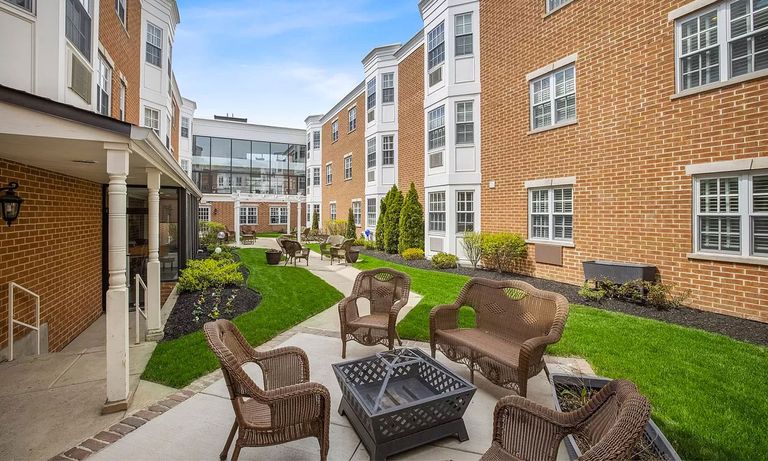 Magnolia Senior Living, Hinsdale, IL 3